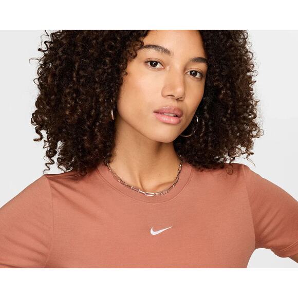 NWT 2024 Nike Essential Cropped T-Shirt Slim Fit Tee Modern Center Swoosh Large - Picture 9 of 11